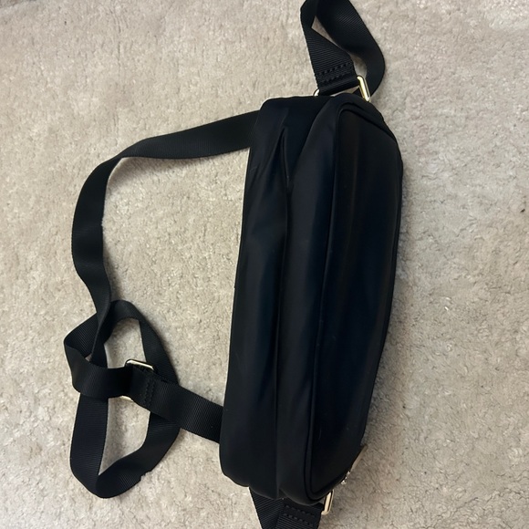 Lululemon Crossbody Camera Bag 2L Black / Gold - Picture 9 of 11